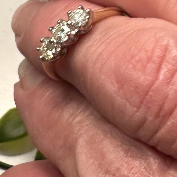 14K Gold and White Gold 3 Diamond Ring. In Very Good Condition. Size 6.75 - Picture 11 of 16